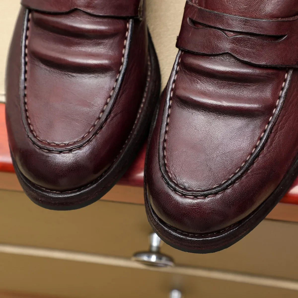 Men's shoes 💰920 💰 Louis Vuitton LV ® Autumn and Winter 🆕 models 🔛Full shoe counter First layer cowhide, 🐂Leather lined casual shoes for men, super soft outsole, a must for driving. Counter synchronization Original first layer cowhide Completely 1:1 mold customization 🌹Top version, 3 colors available! Number: 38-45 (37.46. Customized)